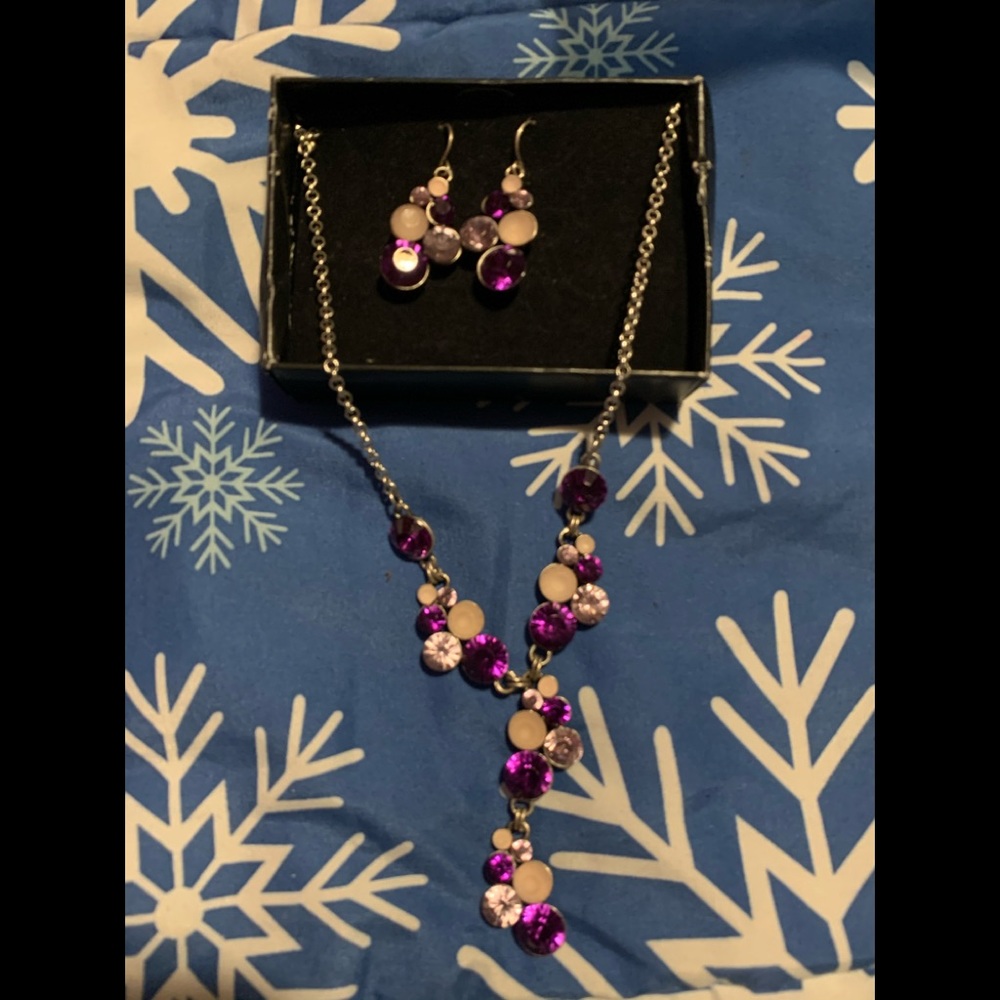 Jewelry set earrings and necklace
